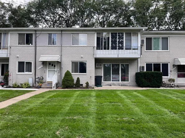 5955 Alan Dr APT 61, Brighton, MI 48116