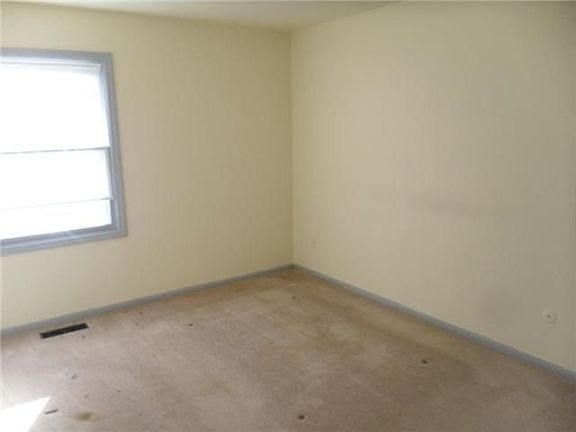 2nd image of 17 Heron Way S