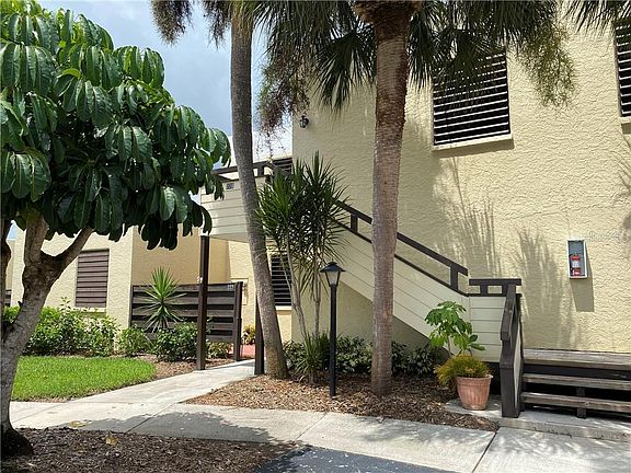 4th image of 221 Lakewood Dr #221