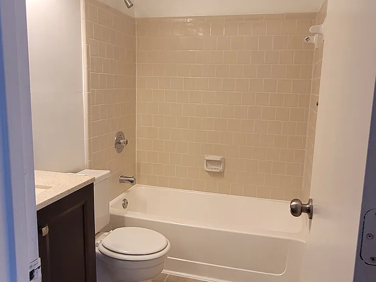 1217 Lakeview Xing — Photo 19