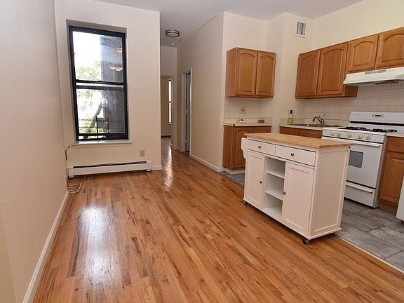 5th image of 529 W 141st St #2F