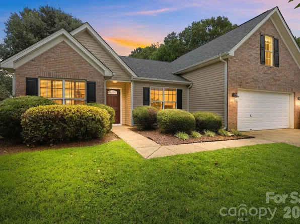 109 Washburn Range Dr, Mooresville, NC 28115