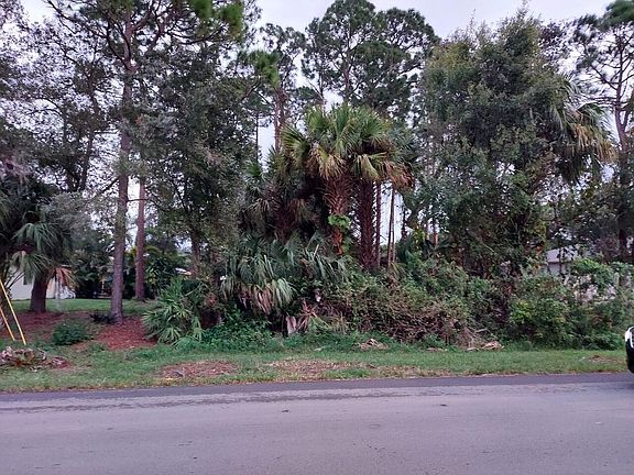 5th image of 2449 SW Valnera St