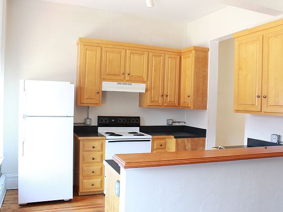 4th image of 800 W Marshall St APT 2