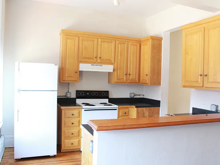 800 W Marshall St #2 — Photo 4
