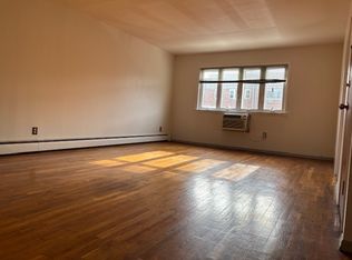 2522 33rd St #2, Astoria, NY 11102