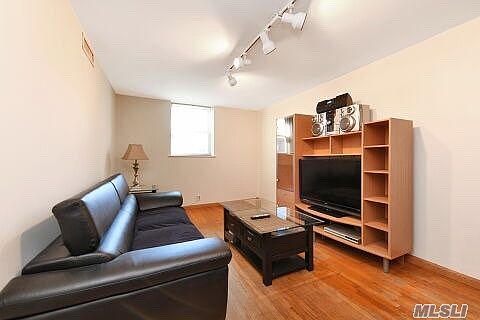 2nd image of 2845 44th St