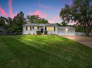 207 Hillsdale Dr, Ballwin, MO