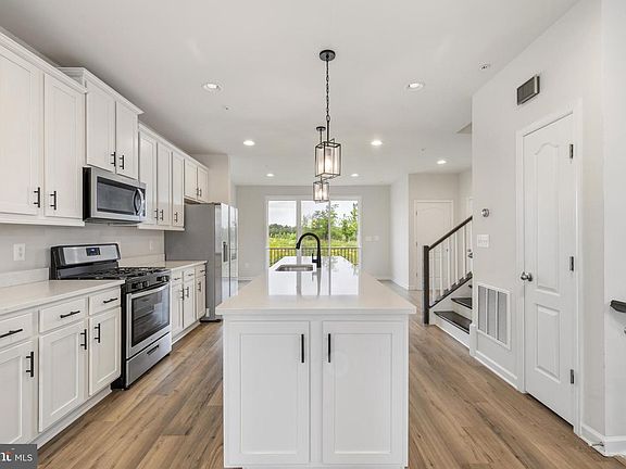5th image of 1076 Overlook Way