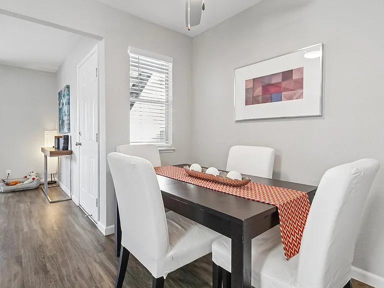 Terra House Apartments — Photo 8