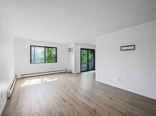 4101 Parklawn Ave APT 320, Edina, MN 55435