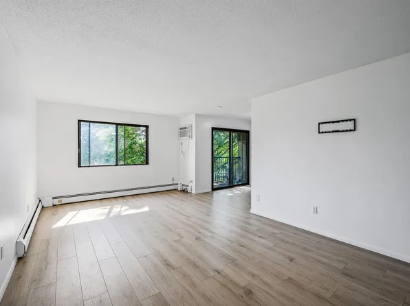 4101 Parklawn Ave APT 320, Edina, MN 55435