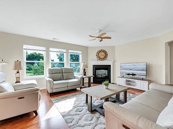 2nd image of 3109 Marshlane Way