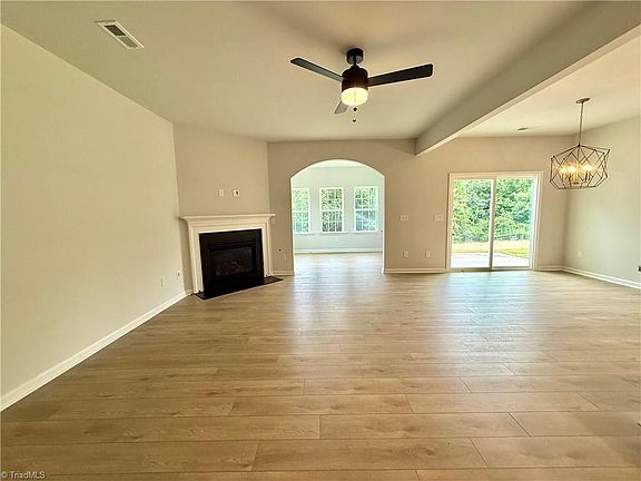 4th image of 248 Yarrow Dr
