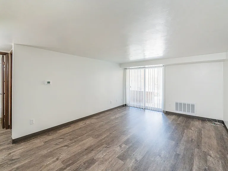 Landmark Apartments — Photo 43