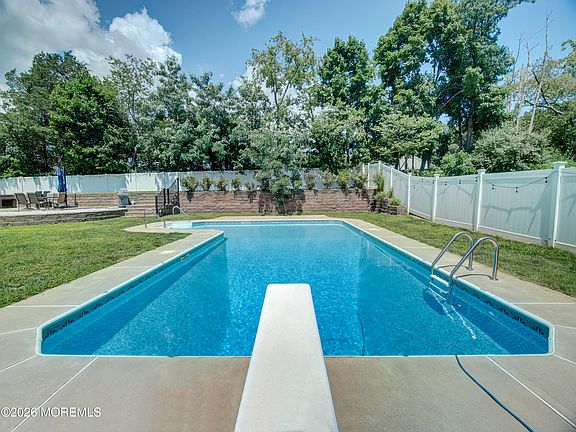 4th image of 872 Yellowbank Road
