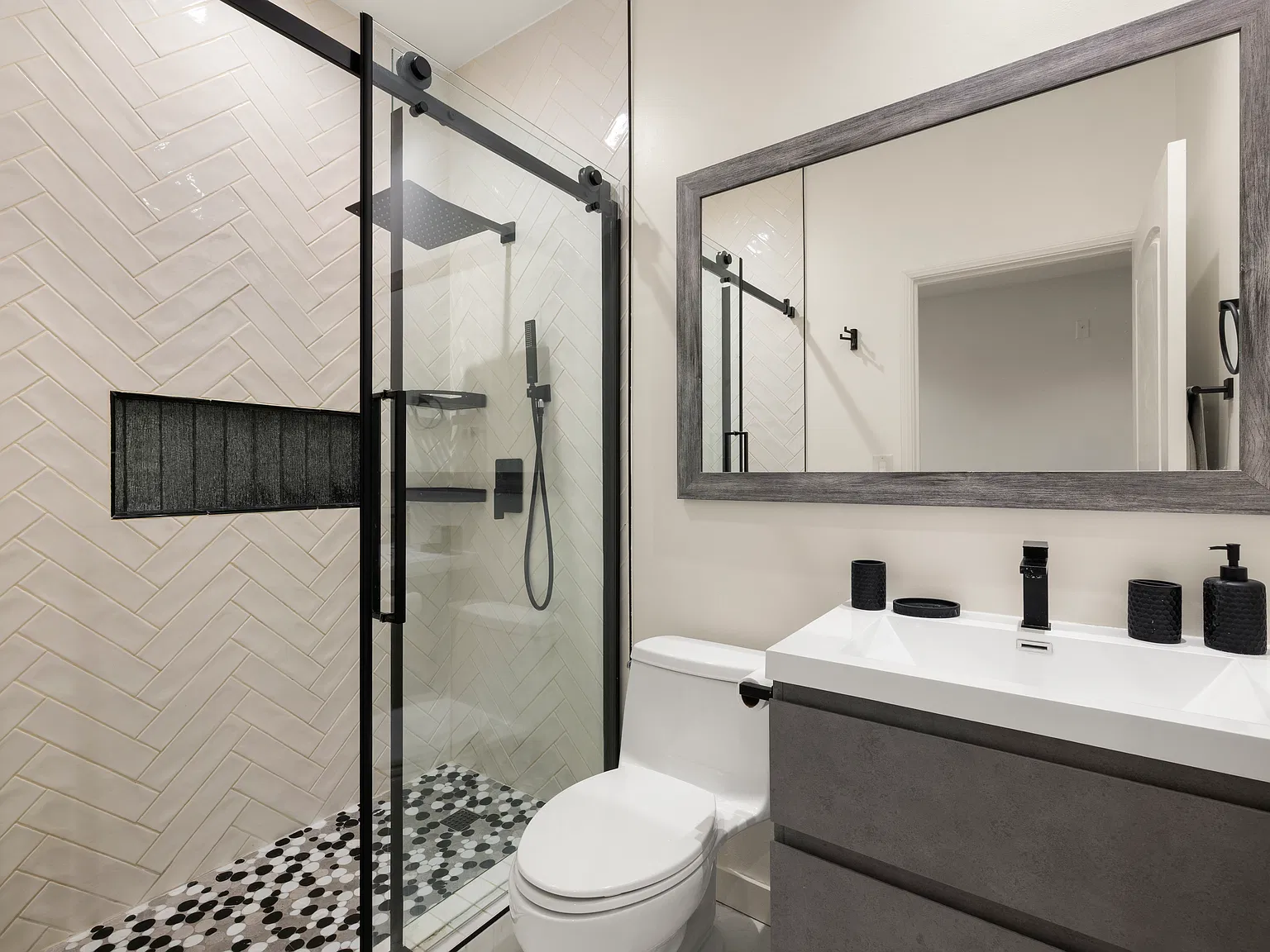 2 bed, 1283 sqft, $1,600 — Photo 4