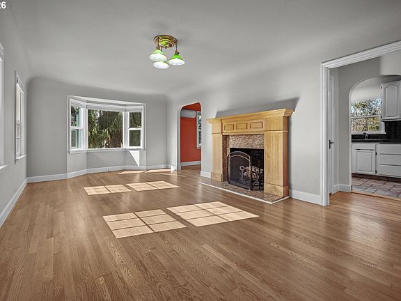 5th image of 1815 SW Sunset Blvd