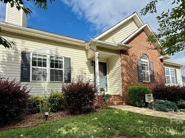 5360 Stonegate Farm Dr, Granite Falls, NC 28630