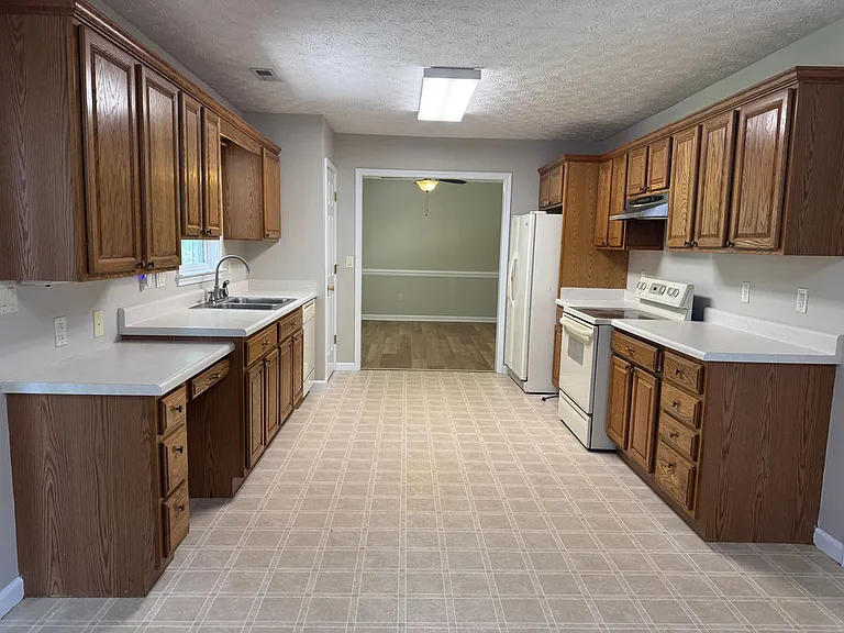 105 Farina Dr — Photo 6