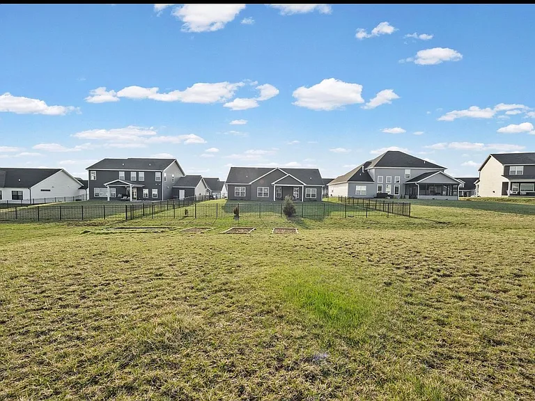 5335 Daffodil Dr — Photo 33