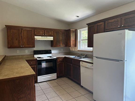 3rd image of 1662 Hobson Ave