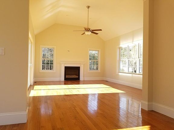 4th image of 815 Mayflower St #815
