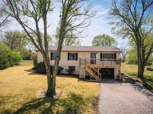 7479 Skyline Dr, Meriden, KS 66512