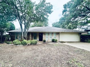 5402 Forest Bend Dr, Arlington, TX 76017