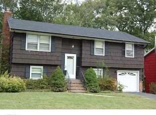 25 Dadio Rd, Hamden, CT 06517