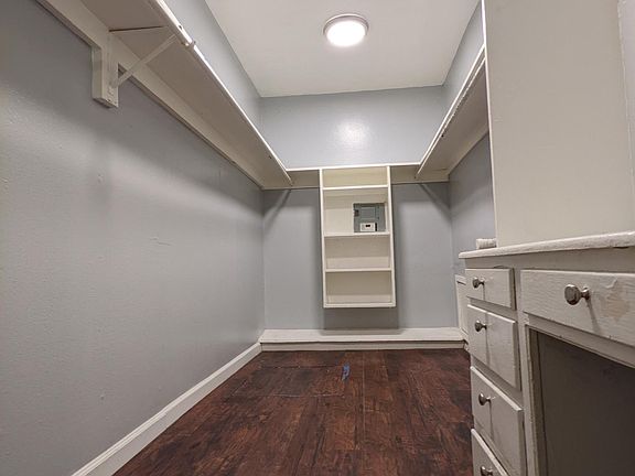 xtra huge walk in closet with apartment size washer and dryer hookup - Magic Chef size appliance washer and dryer recommended