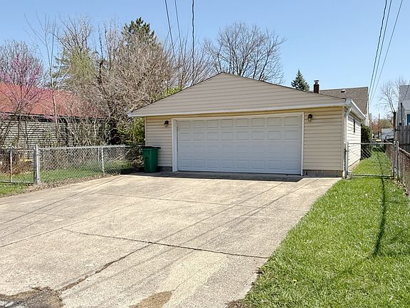 5th image of 2050 Winton Ave