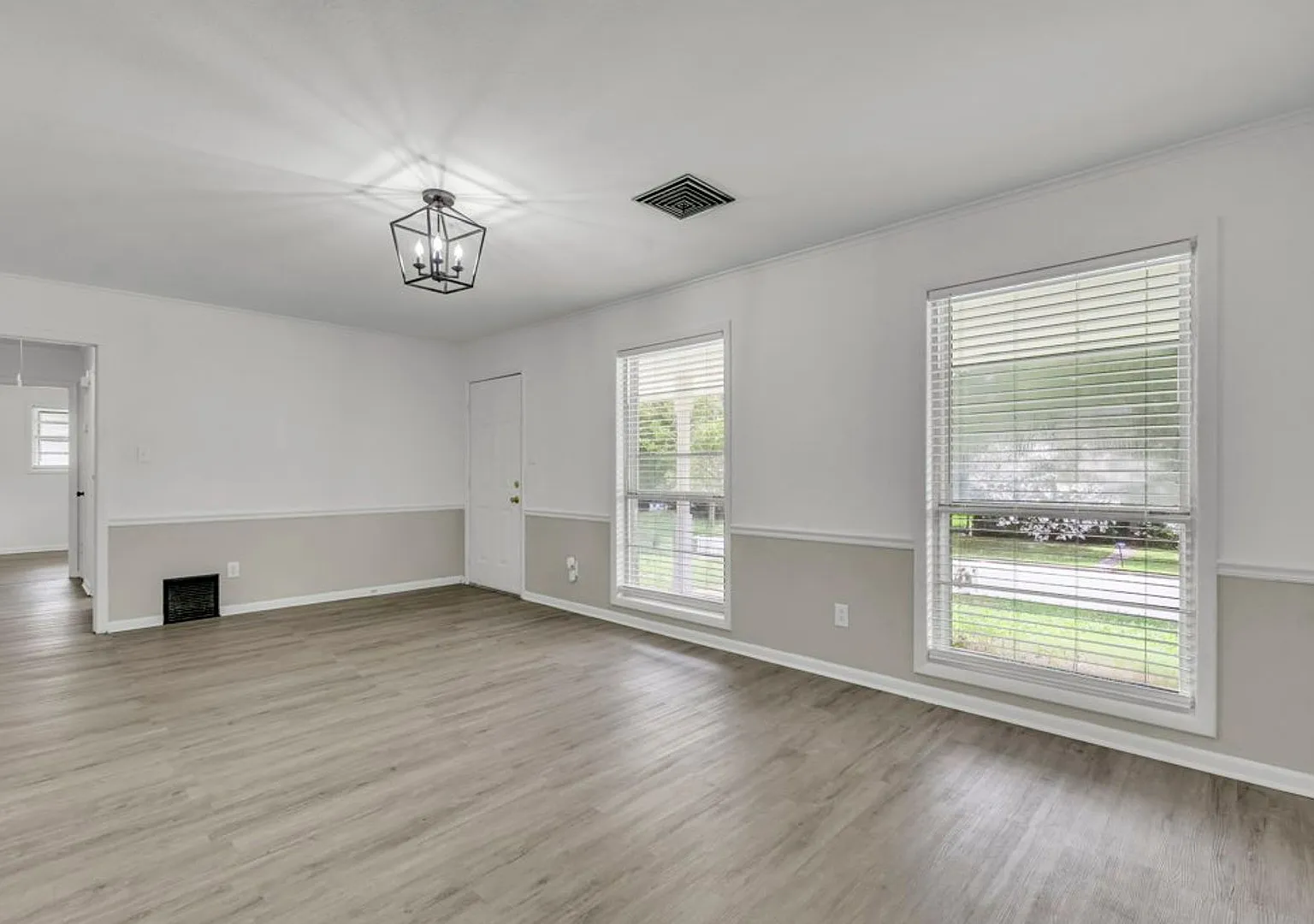 Renovated 3 Bedroom 2 Bath Home for Rent with Detached Garage! — Photo 3