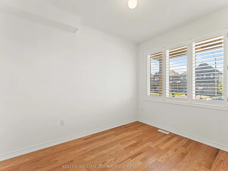 75 Wakefield Blvd — Photo 3