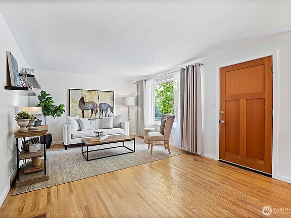 5th image of 19448 15th Avenue NW
