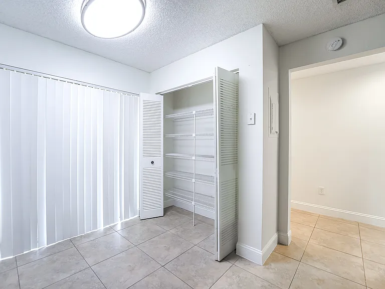 Oakwood Apartments — Photo 16