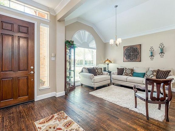 4th image of 1404 Hickory Dr