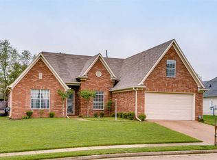 10234 S Green Moss Dr, Cordova, TN 38018