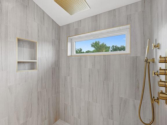 5th image of 1117A Chester Ave #A