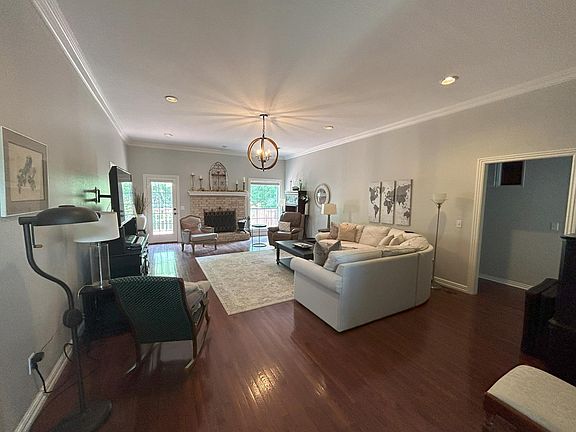 5th image of 1748 N Glenbrook Pl