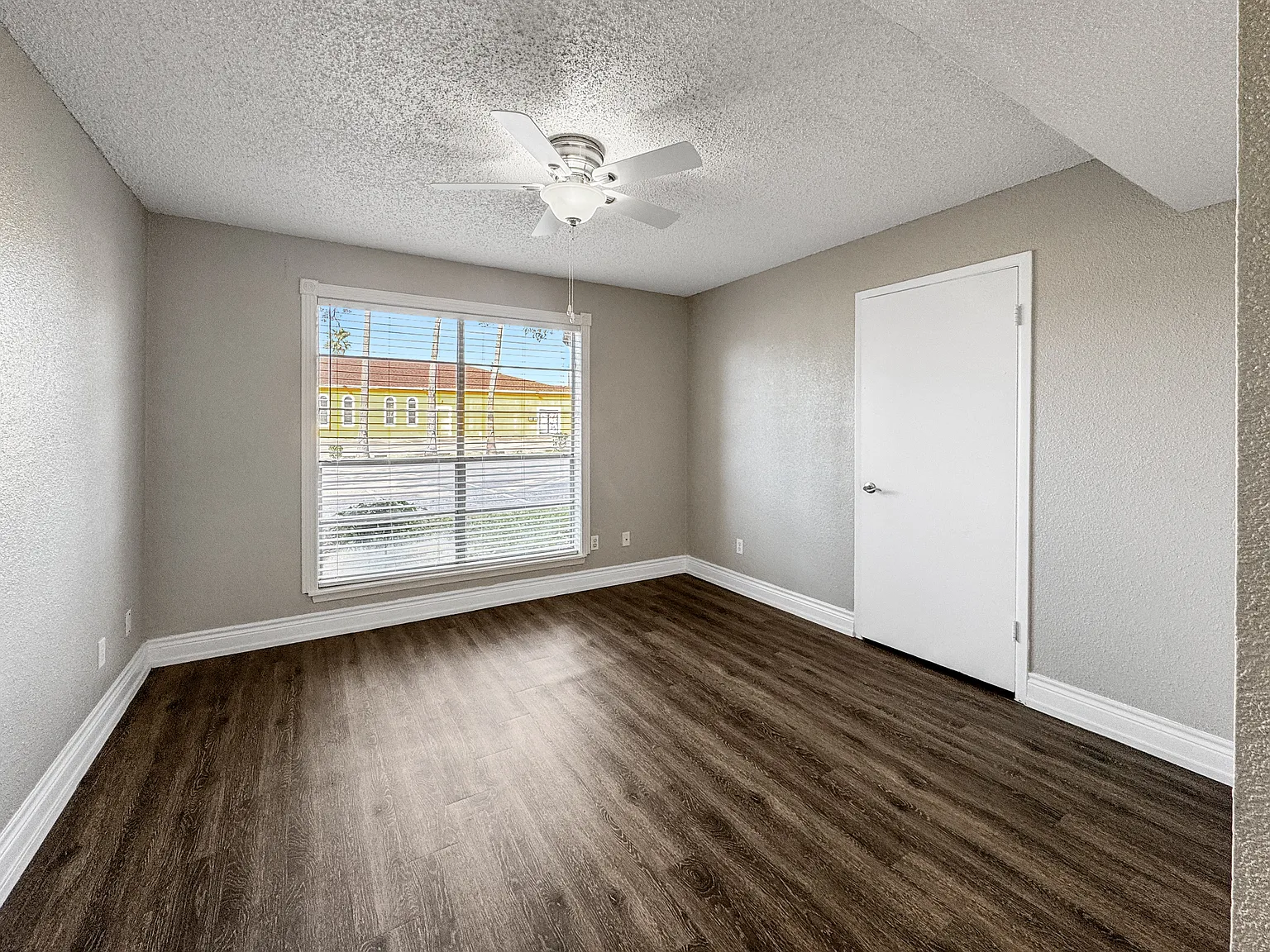 Borders Apartments — Photo 2