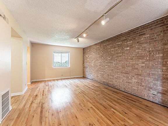4th image of 713 W Diversey Pkwy #10