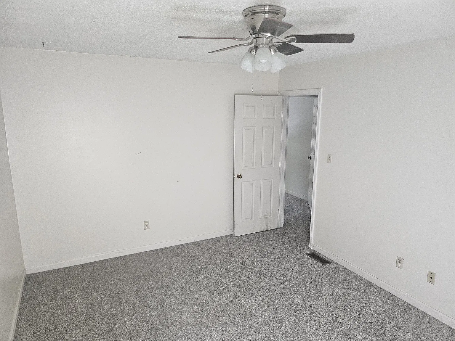 2 bed, 1.5 bath, 1000 sqft, $1,100 — Photo 3