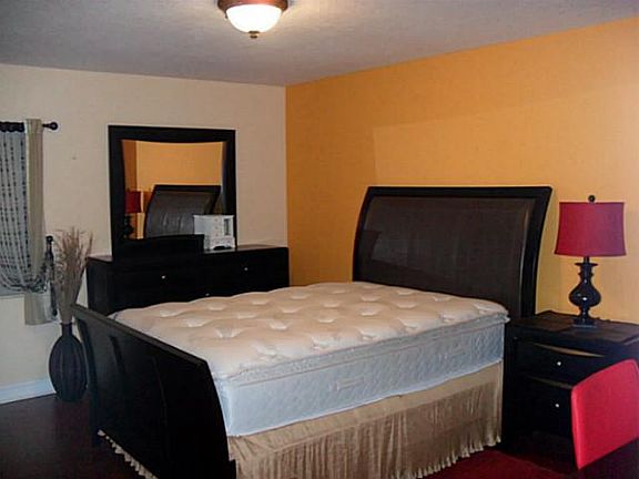 4th image of 20770 NE 32nd Pl