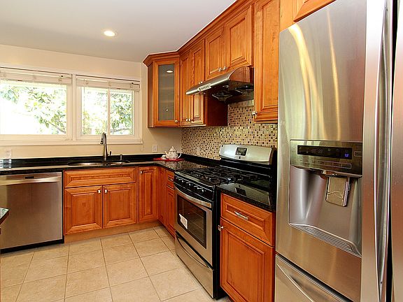 3rd image of 6048 Avon Dr