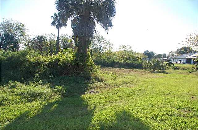 1st image of 881 SE 17th St