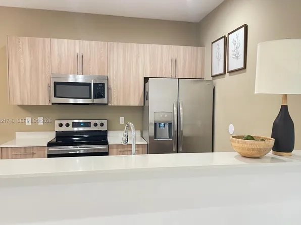 170 SE 7th Way, Pompano Beach, FL