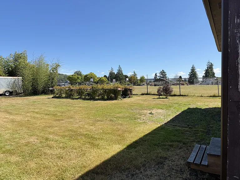 304 Oak St — Photo 31