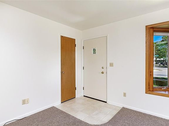 5th image of 2104 Beloit Dr