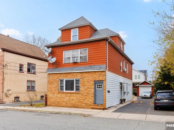 69 Kossuth St, Wallington, NJ 07057